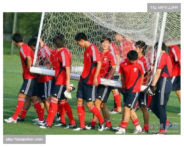 赛前动态：切尔西训练课重点演练由守转攻的边路快速推进套路